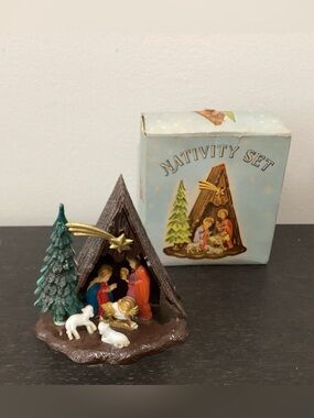 Vtg. Plastic miniature Diorama Nativity scene of the manger.  Manufactured